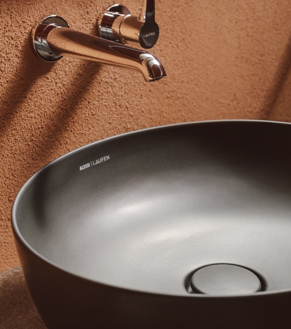 Foto Waskommen en opzetwastafels